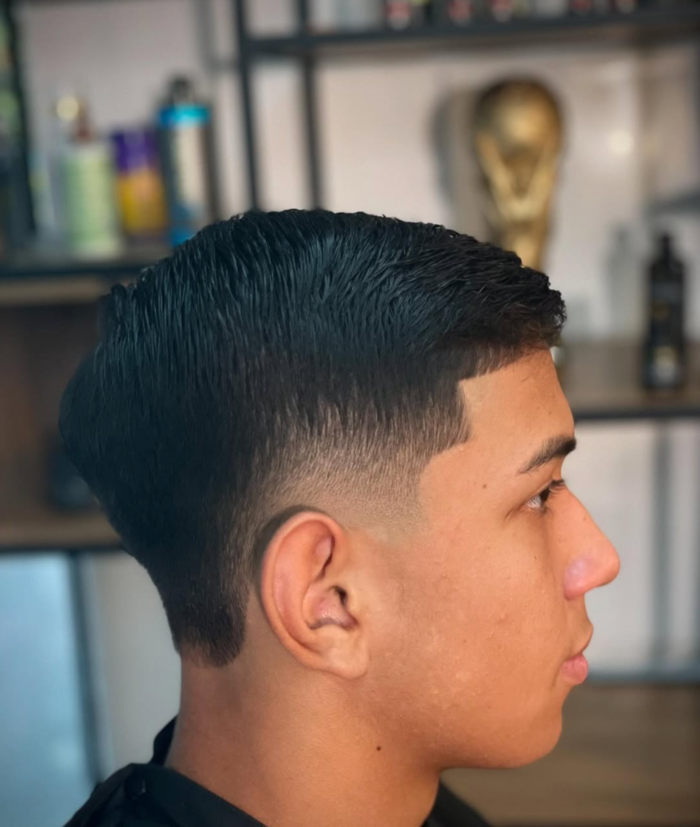 Corte com risca lateral